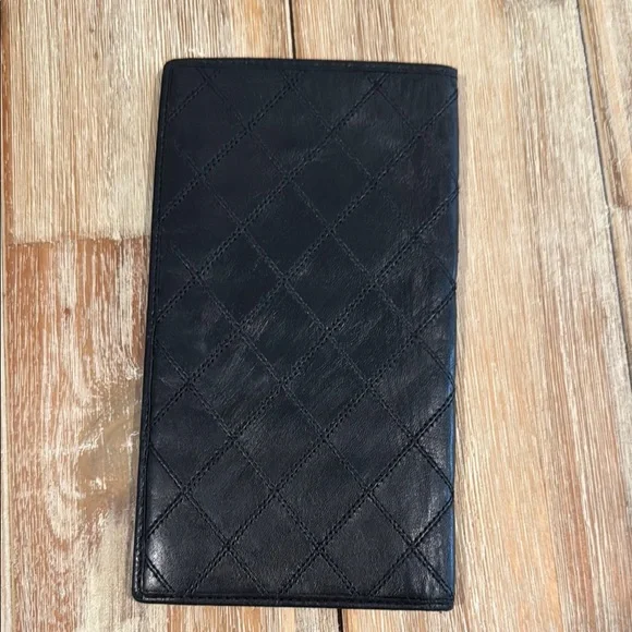 CHANEL Black Quilted Leather Wallet - Picture 3 of 5